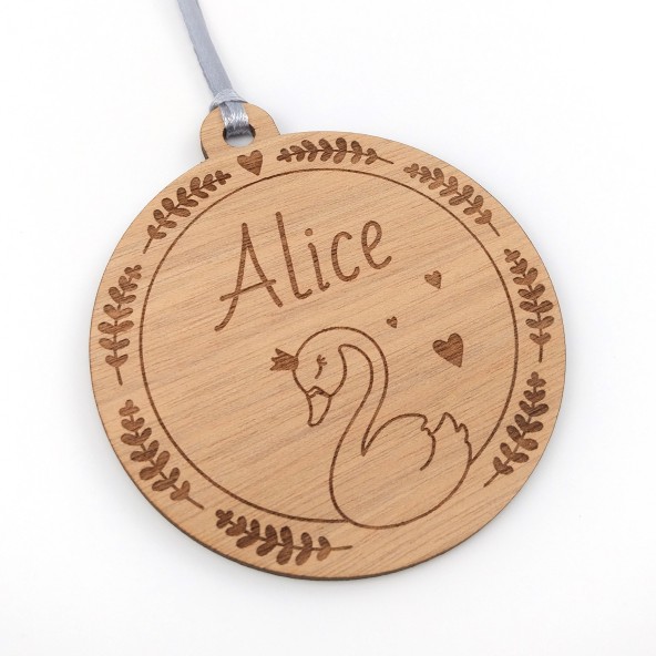 boule noel en bois gravée cygne