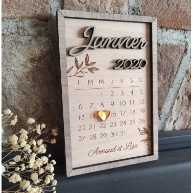 Cadre calendrier personnalisé en bois – Cadeau date spéciale