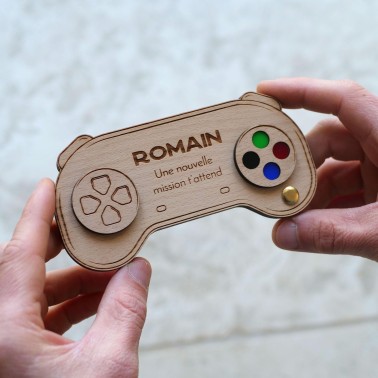 Manette de jeux vidéo en bois personnalisée – Demande originale de parrain