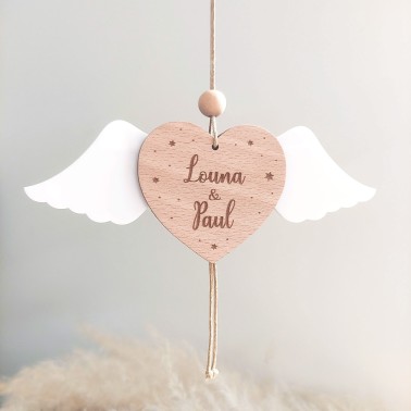 Boule de Noël cœur ailé personnalisée en bois – Cadeau unique