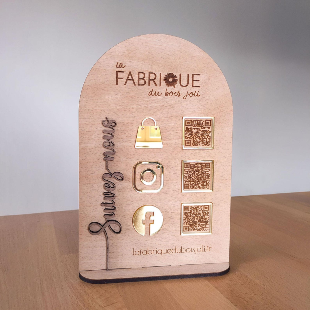Plaque QR Code Professionnelle en Bois Personnalisée – Réseaux Sociaux et Logo Gravé