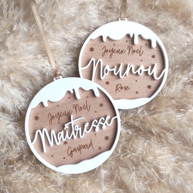 Boule de Noël personnalisée avec neige – Cadeau en bois pour Maîtresse ou Nounou