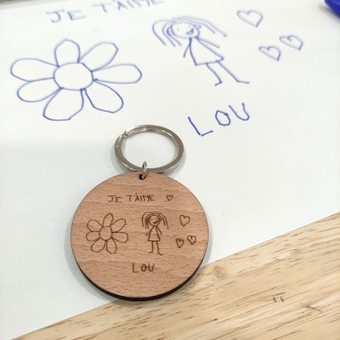 porte-clés dessin enfant gravé, idée cadeau fete des pères, fete des mères