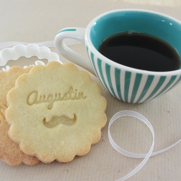 Emporte pièce moustache prénom personnalisé cookie cutter